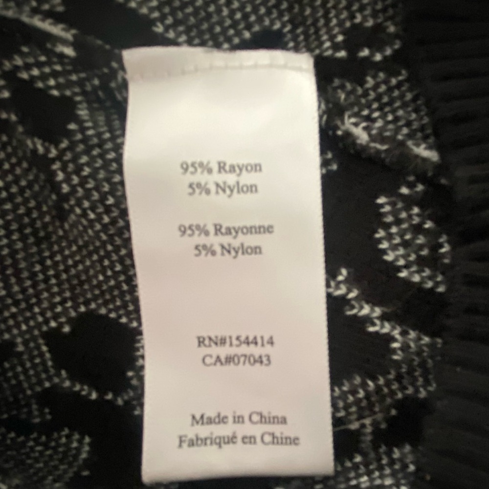 GEMMA & JANE 3/4 SLEEVE BLACK WHITE FLORAL BUTTON DOWN CARDIGAN SWEATER SIZE XL - Picture 3 of 4
